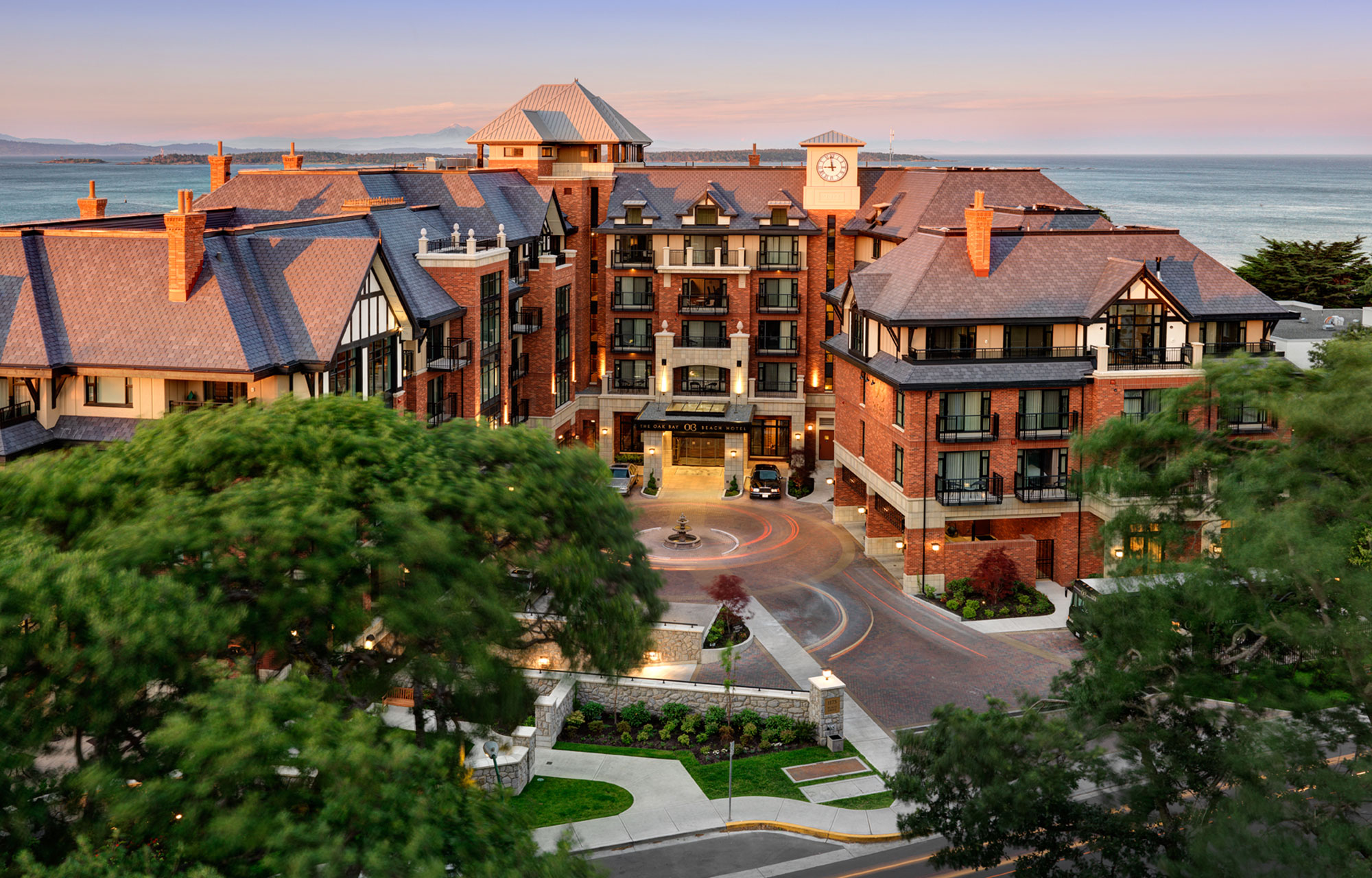 Oak Bay Beach Hotel
